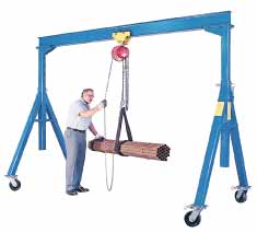 The key parts of the design of the range of steel gantry cranes available from Easy Rack are their easy to move but lockable 8 inch casters.  These wheels will tolerate the high loads that they will face on a day to day basis as you move the crane around.  